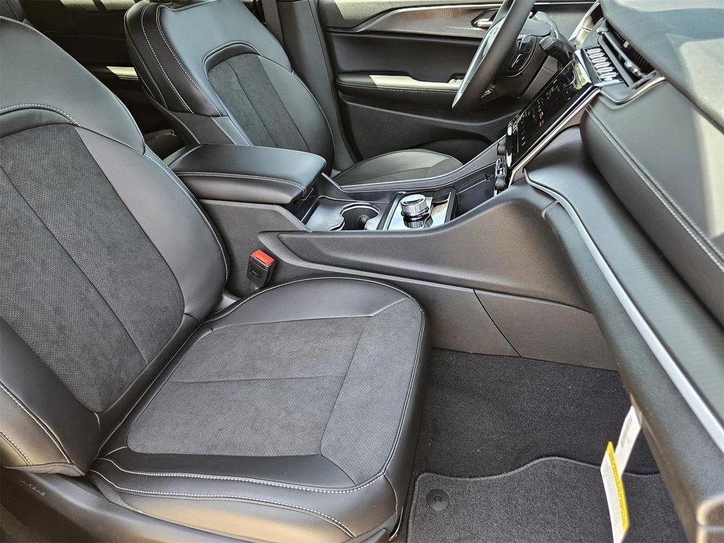 new 2025 Jeep Grand Cherokee L car, priced at $42,225