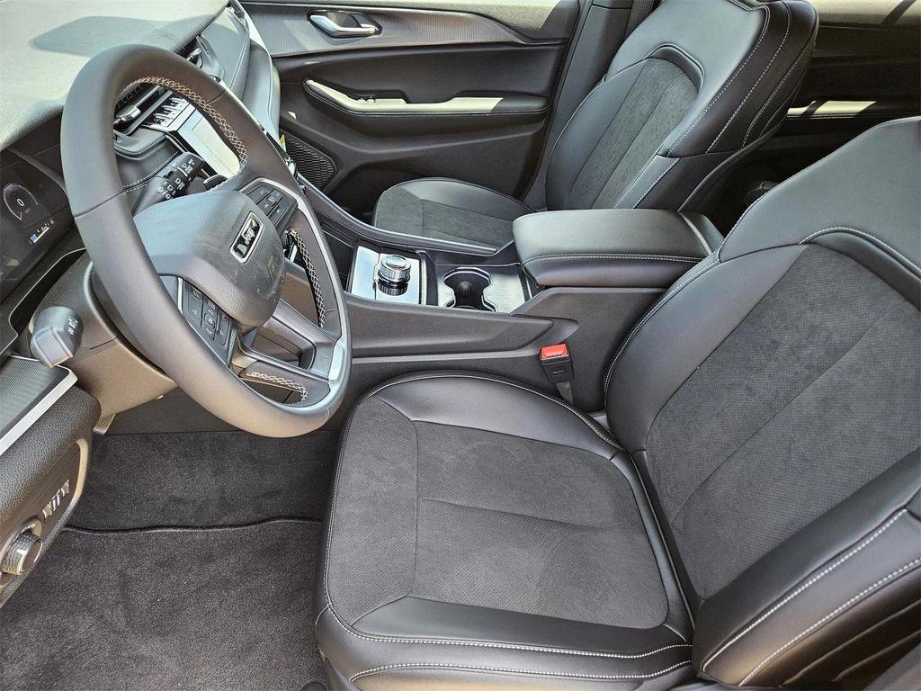 new 2025 Jeep Grand Cherokee L car, priced at $42,225