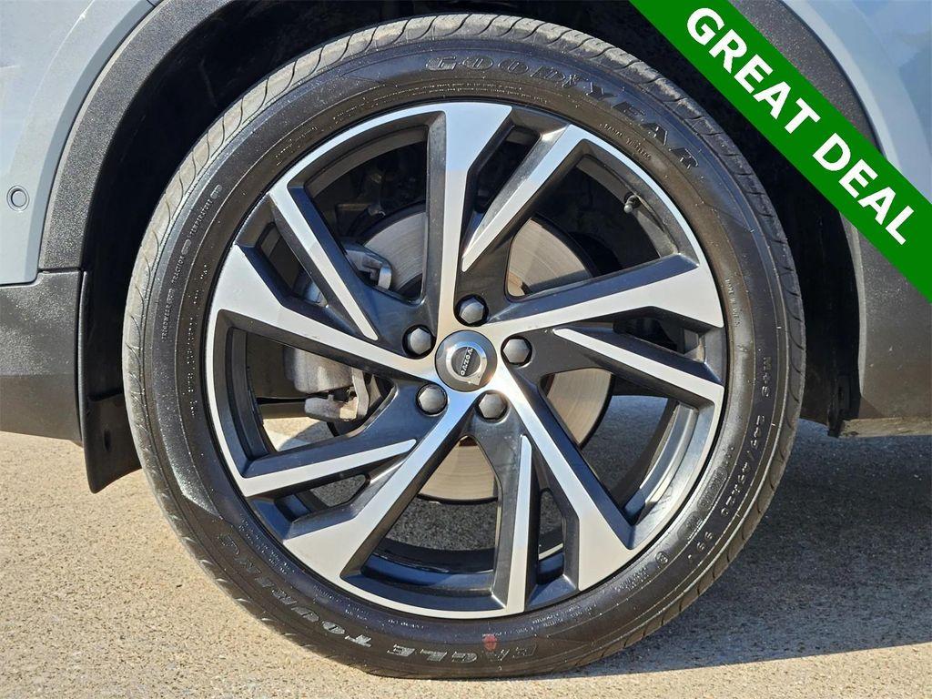 used 2021 Volvo XC40 car, priced at $26,899