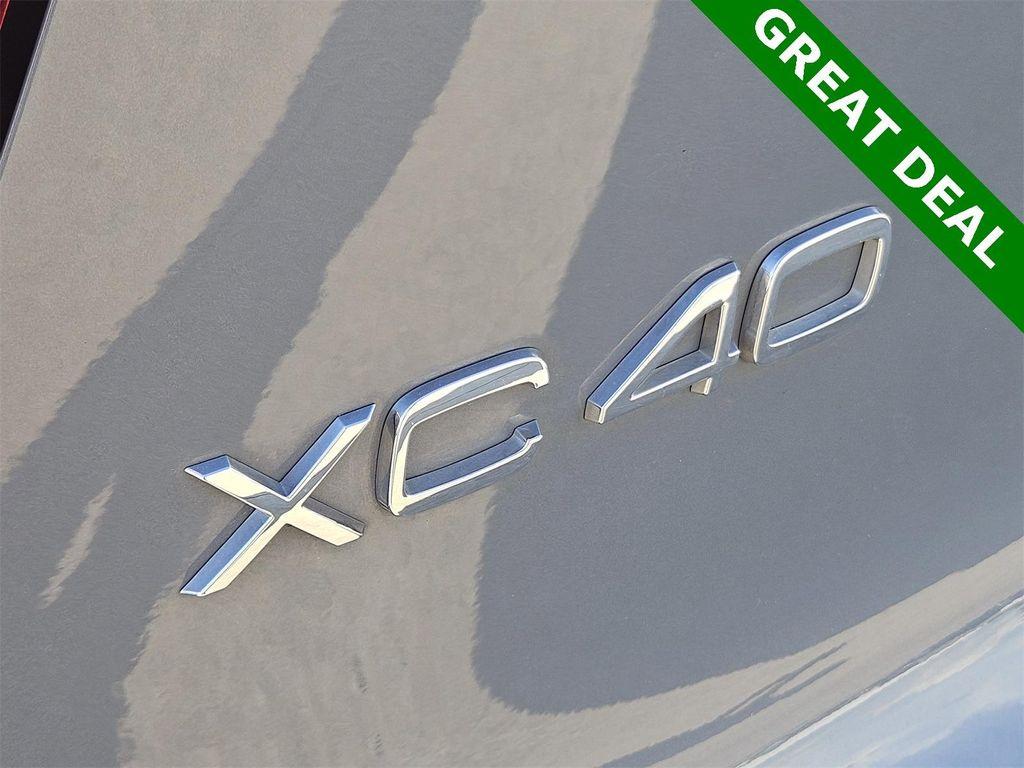 used 2021 Volvo XC40 car, priced at $26,899