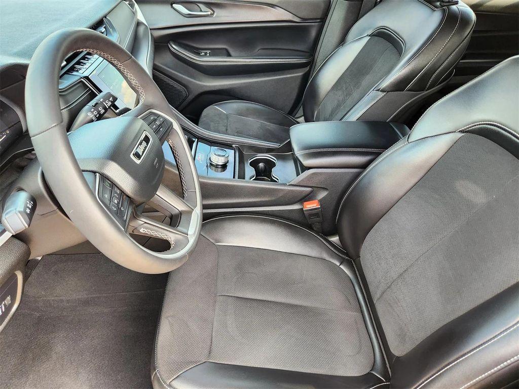 used 2024 Jeep Grand Cherokee L car, priced at $25,799