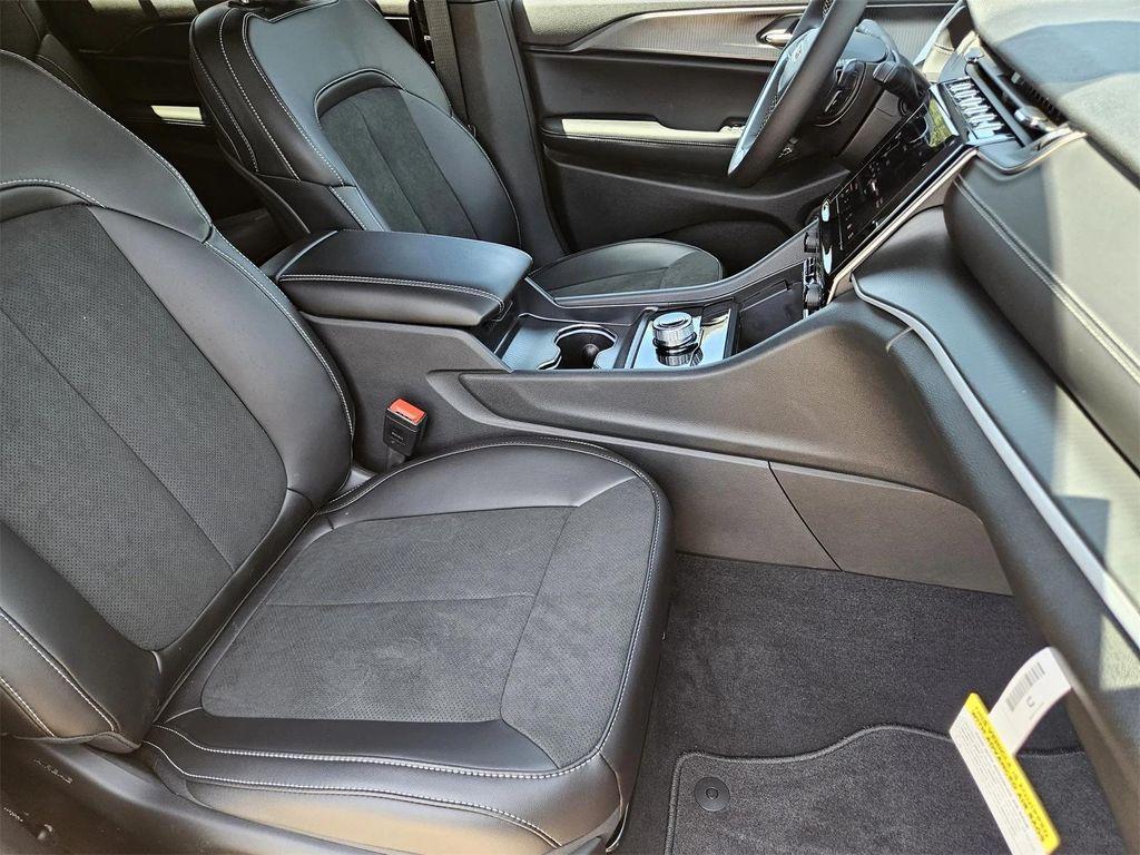 new 2025 Jeep Grand Cherokee L car, priced at $40,230