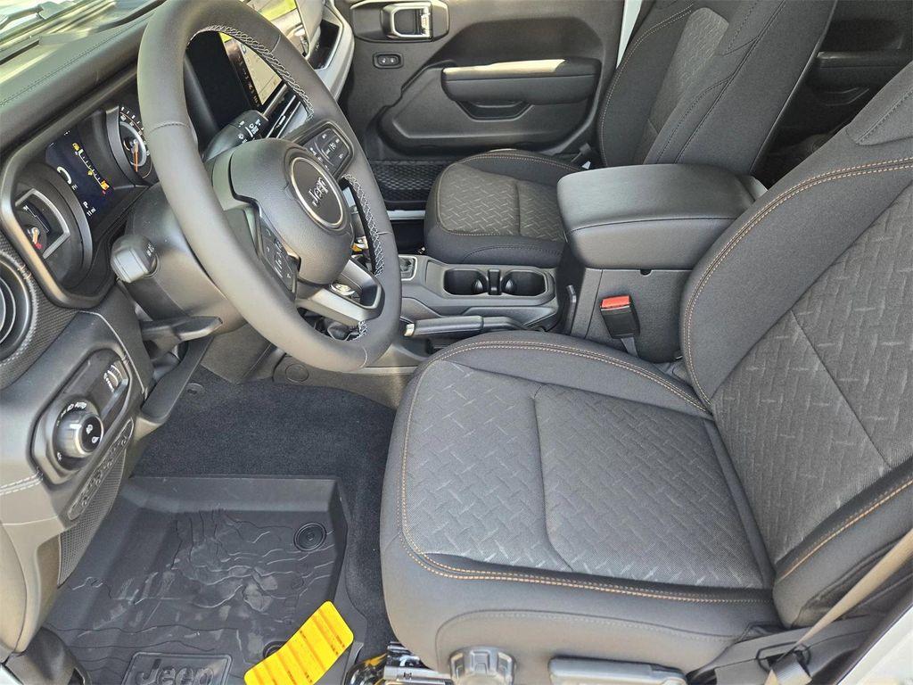 new 2025 Jeep Gladiator car, priced at $44,620