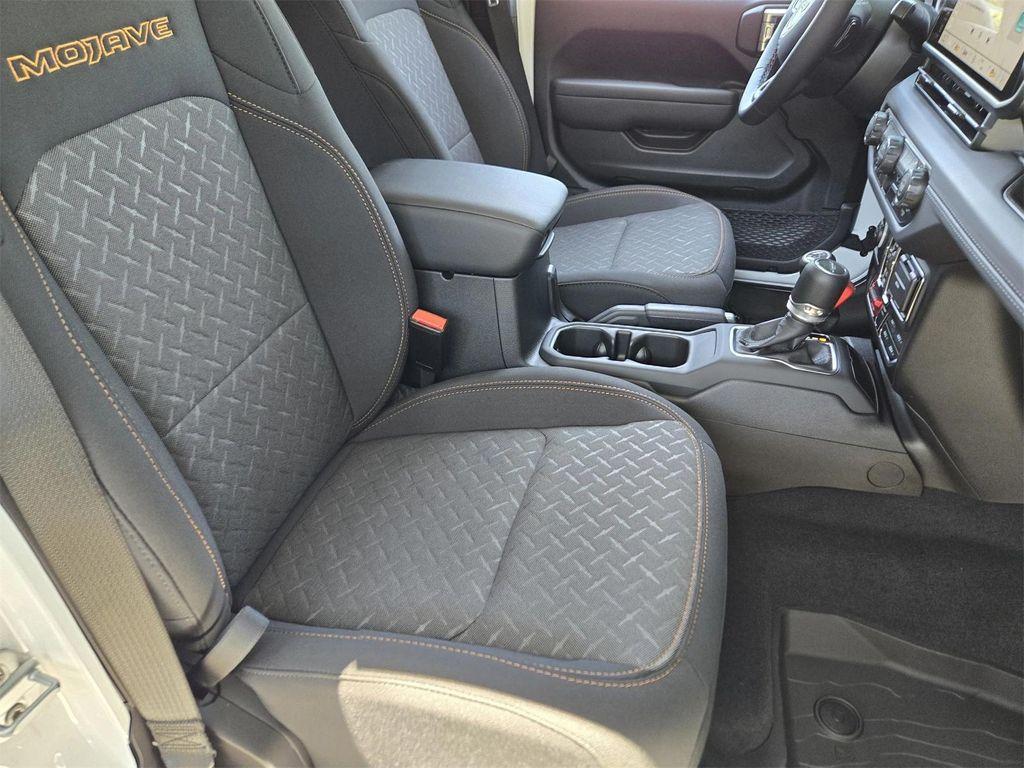 new 2025 Jeep Gladiator car, priced at $44,620