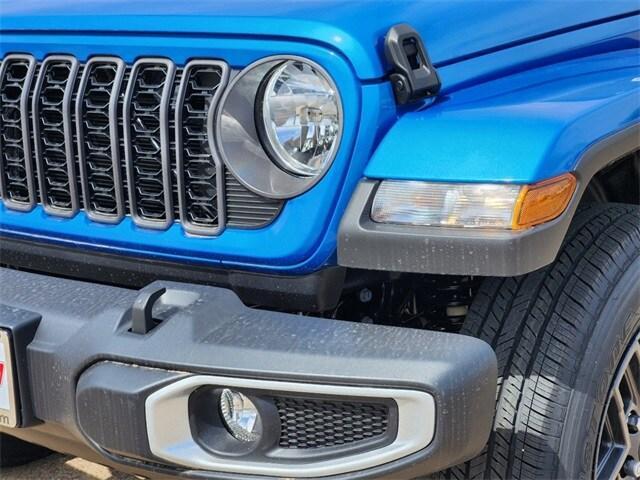 new 2024 Jeep Gladiator car, priced at $39,900