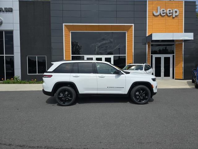 new 2024 Jeep Grand Cherokee car, priced at $55,220