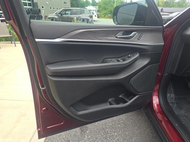 new 2025 Jeep Grand Cherokee car, priced at $49,087