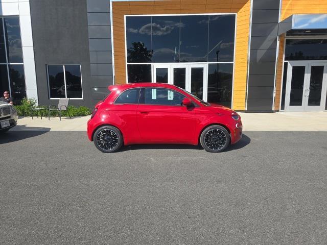 new 2024 FIAT 500e car, priced at $34,095