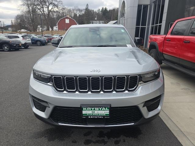 new 2024 Jeep Grand Cherokee car, priced at $37,499