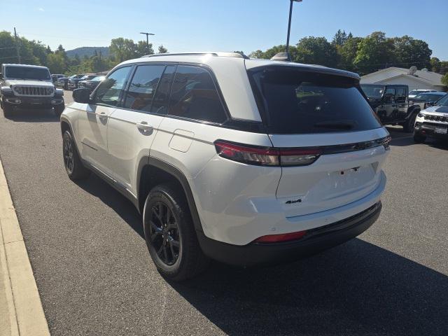new 2025 Jeep Grand Cherokee car, priced at $40,702