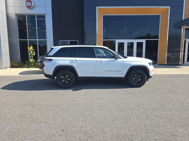 new 2025 Jeep Grand Cherokee car, priced at $40,702