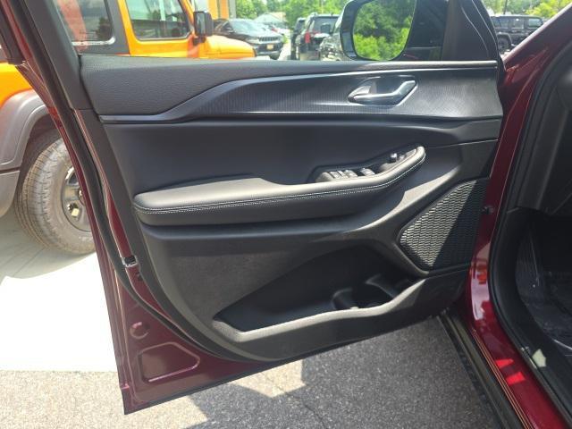 new 2025 Jeep Grand Cherokee car, priced at $43,912