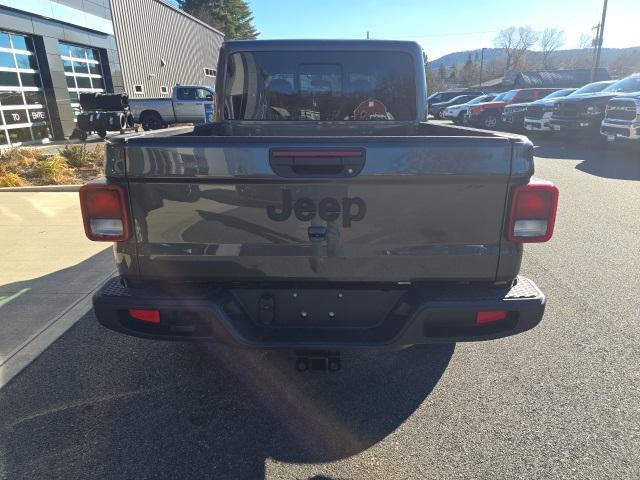 new 2025 Jeep Gladiator car, priced at $43,180