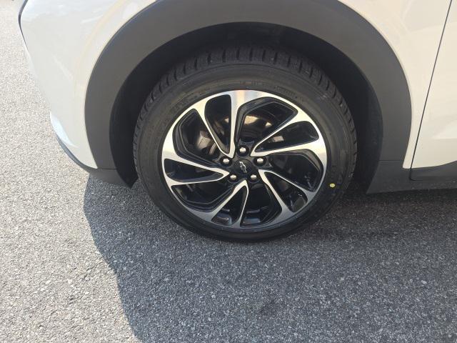 used 2022 Chevrolet Bolt EUV car, priced at $18,999