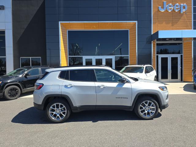 new 2024 Jeep Compass car, priced at $33,059
