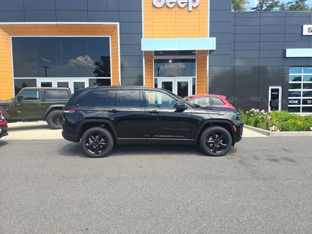 new 2024 Jeep Grand Cherokee car, priced at $46,372