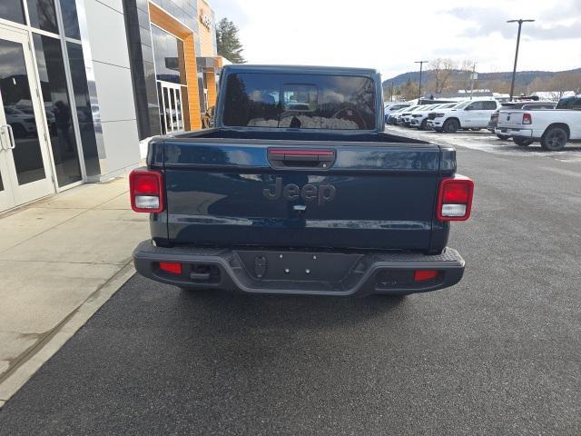 new 2025 Jeep Gladiator car, priced at $43,185