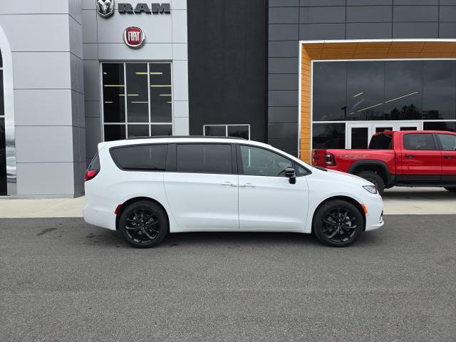 new 2024 Chrysler Pacifica car, priced at $50,040