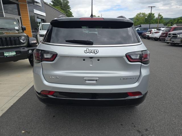 new 2024 Jeep Compass car, priced at $39,212