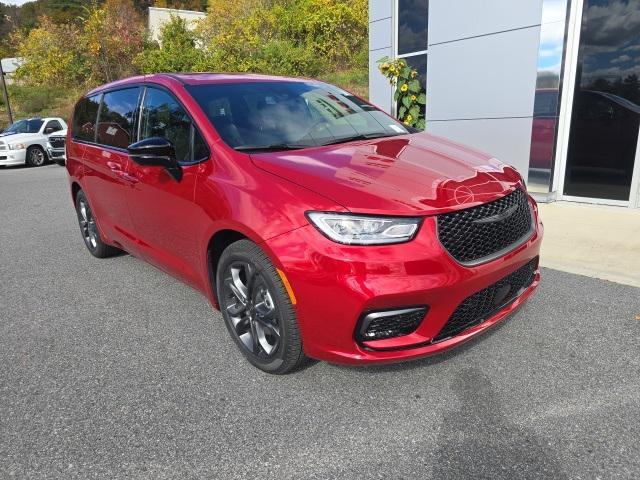 new 2026 Chrysler Pacifica car, priced at $44,608