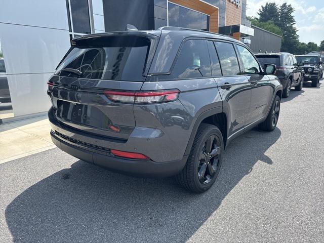 new 2025 Jeep Grand Cherokee car, priced at $43,912