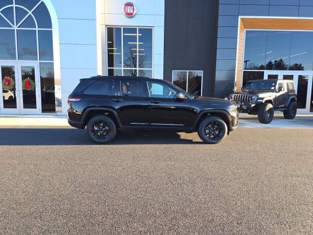 new 2025 Jeep Grand Cherokee car, priced at $44,030