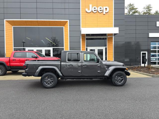new 2024 Jeep Gladiator car, priced at $48,084