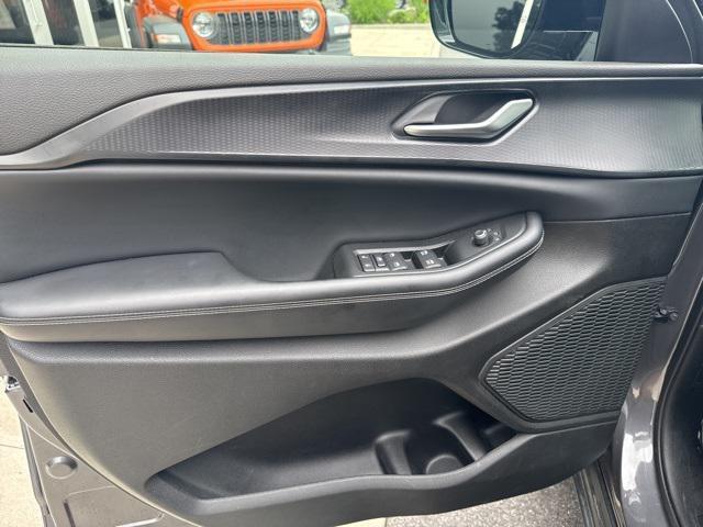 used 2024 Jeep Grand Cherokee car, priced at $38,999