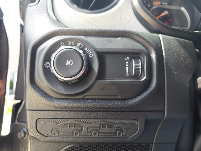 new 2025 Jeep Wrangler car, priced at $45,070