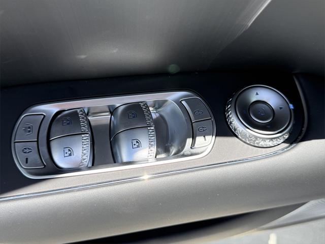 new 2025 Genesis G90 car, priced at $96,405