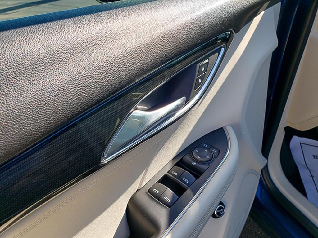 used 2023 Buick Envision car, priced at $21,990