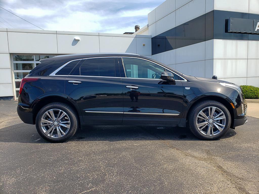 used 2025 Cadillac XT5 car, priced at $49,114