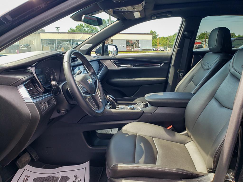 used 2025 Cadillac XT5 car, priced at $49,114