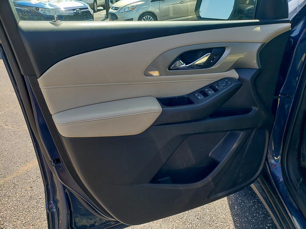used 2022 Chevrolet Traverse car, priced at $24,941