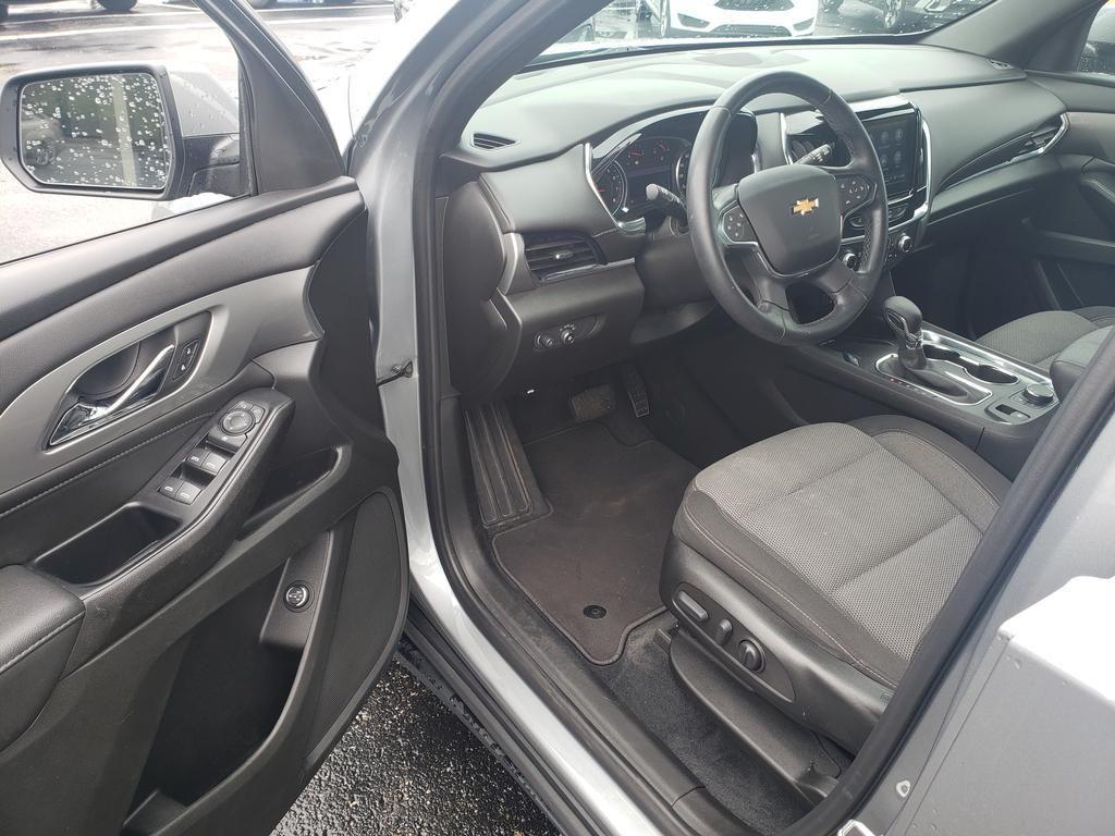 used 2023 Chevrolet Traverse car, priced at $31,134