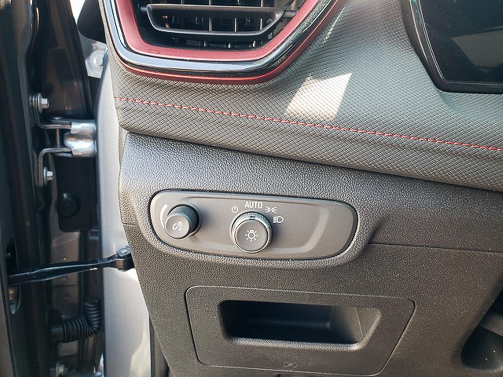 used 2025 Chevrolet TrailBlazer car, priced at $29,789