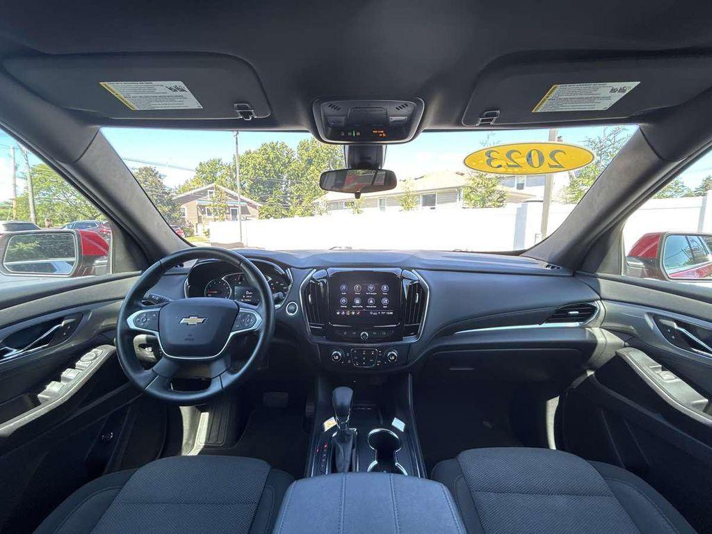 used 2023 Chevrolet Traverse car, priced at $21,985