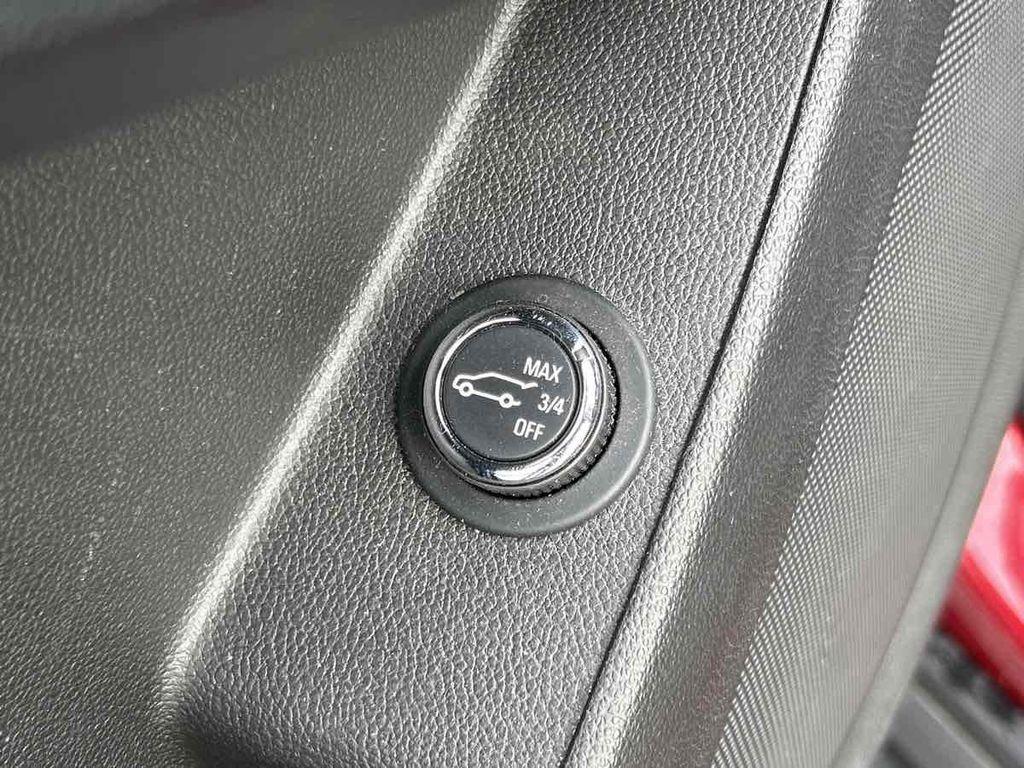 used 2023 Chevrolet Traverse car, priced at $21,985