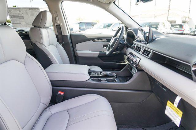 new 2025 Honda Pilot car, priced at $44,995