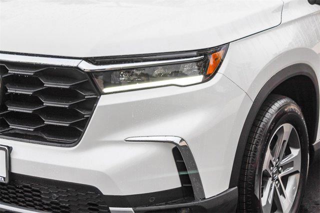 new 2025 Honda Pilot car, priced at $47,550