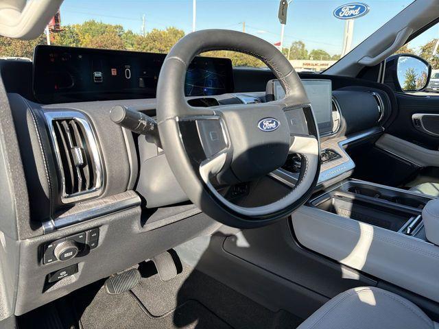 new 2025 Ford Expedition car, priced at $85,882