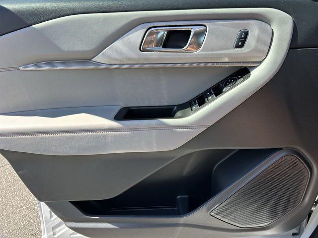 new 2025 Ford Explorer car, priced at $41,054