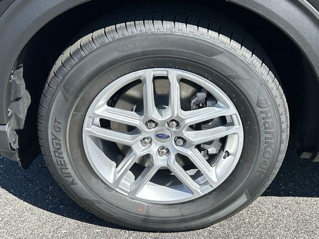 new 2025 Ford Explorer car, priced at $41,054