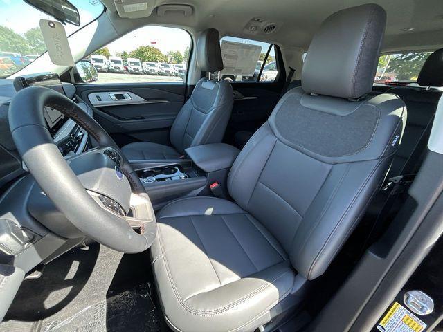 new 2025 Ford Explorer car, priced at $41,054