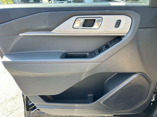 new 2025 Ford Explorer car, priced at $40,197