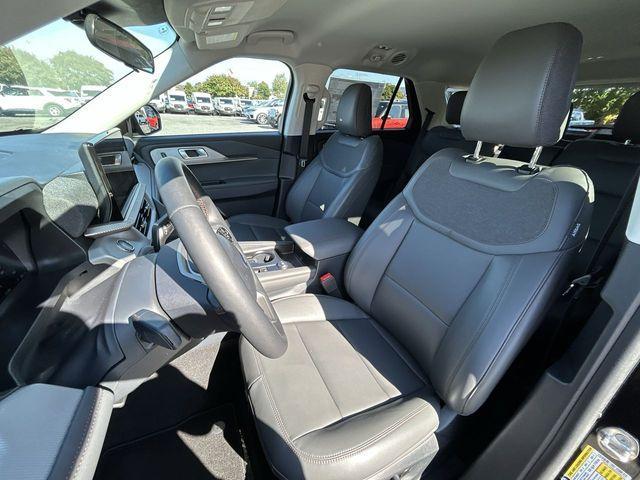 new 2025 Ford Explorer car, priced at $40,197