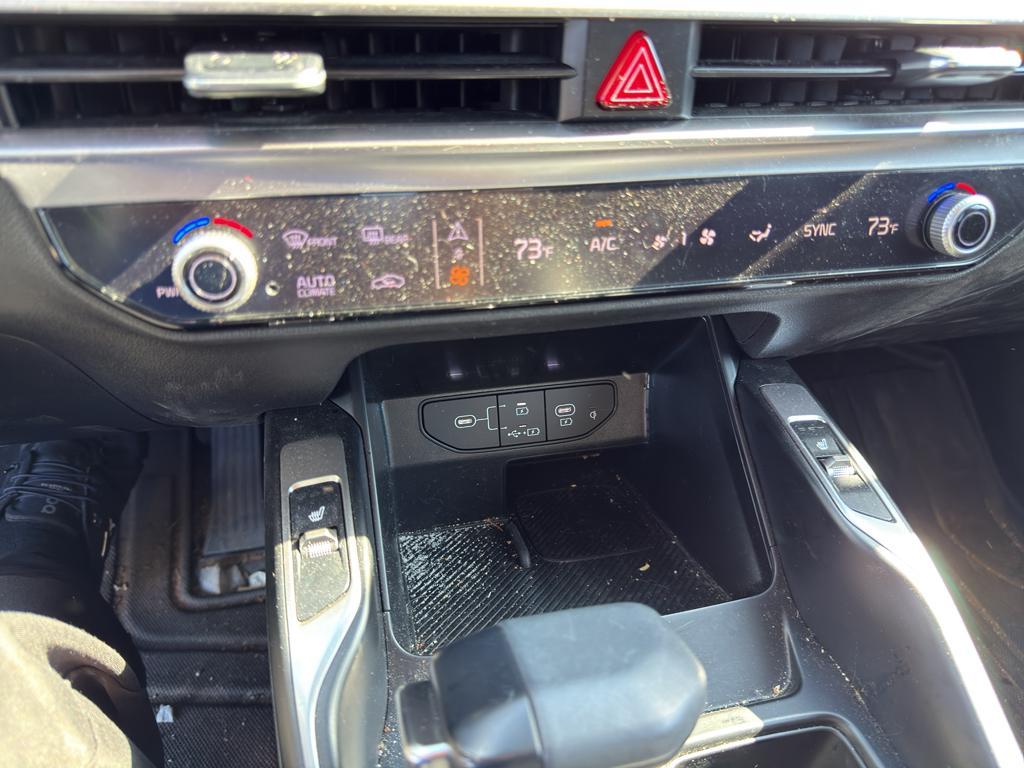 used 2025 Kia Sorento car, priced at $30,678
