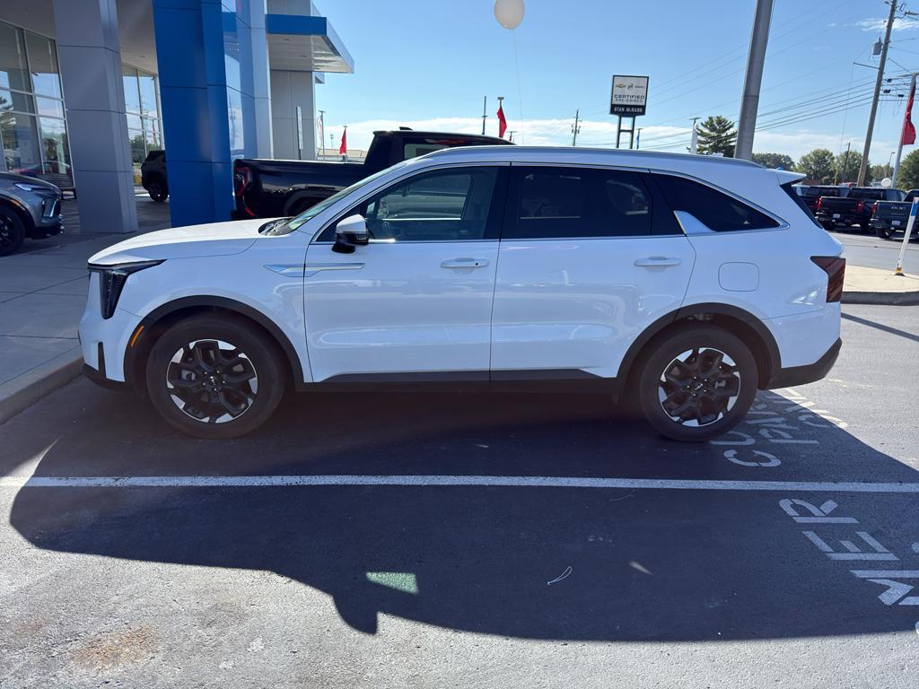 used 2025 Kia Sorento car, priced at $30,678