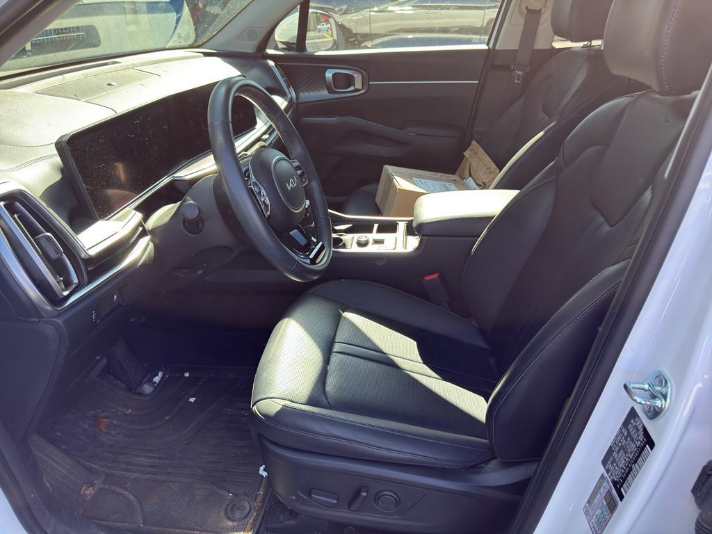 used 2025 Kia Sorento car, priced at $30,678