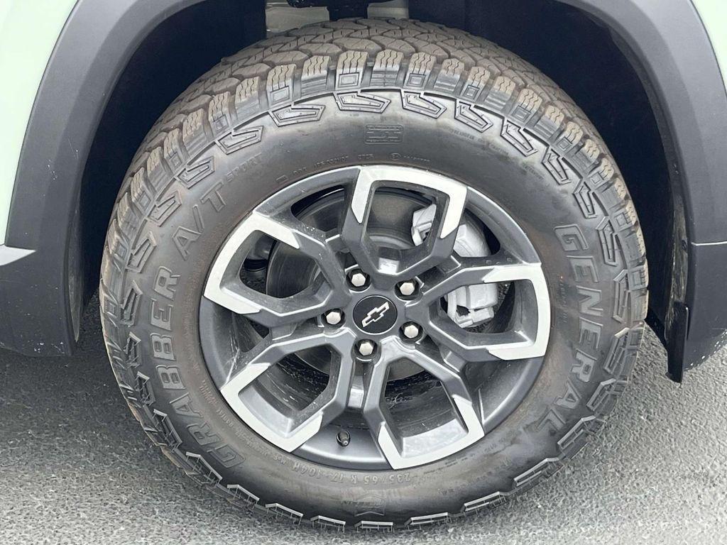 new 2026 Chevrolet Equinox car, priced at $38,165